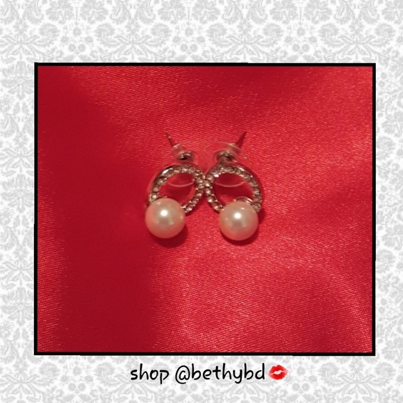 Belle of the Ball Couture Boutique Jewelry - 💁🏼‍♀️Perfect anytime !🎀 Pearl&Diamond earrings